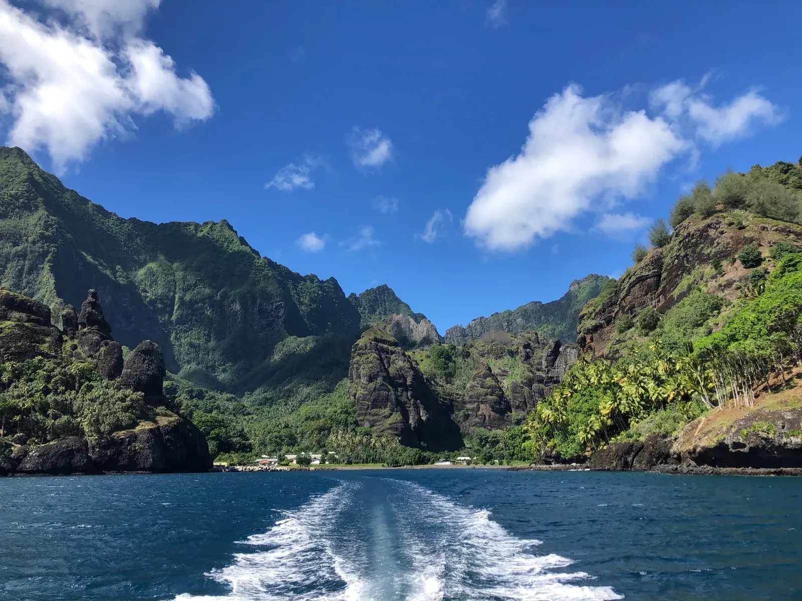 Sortie de la baie en bateau